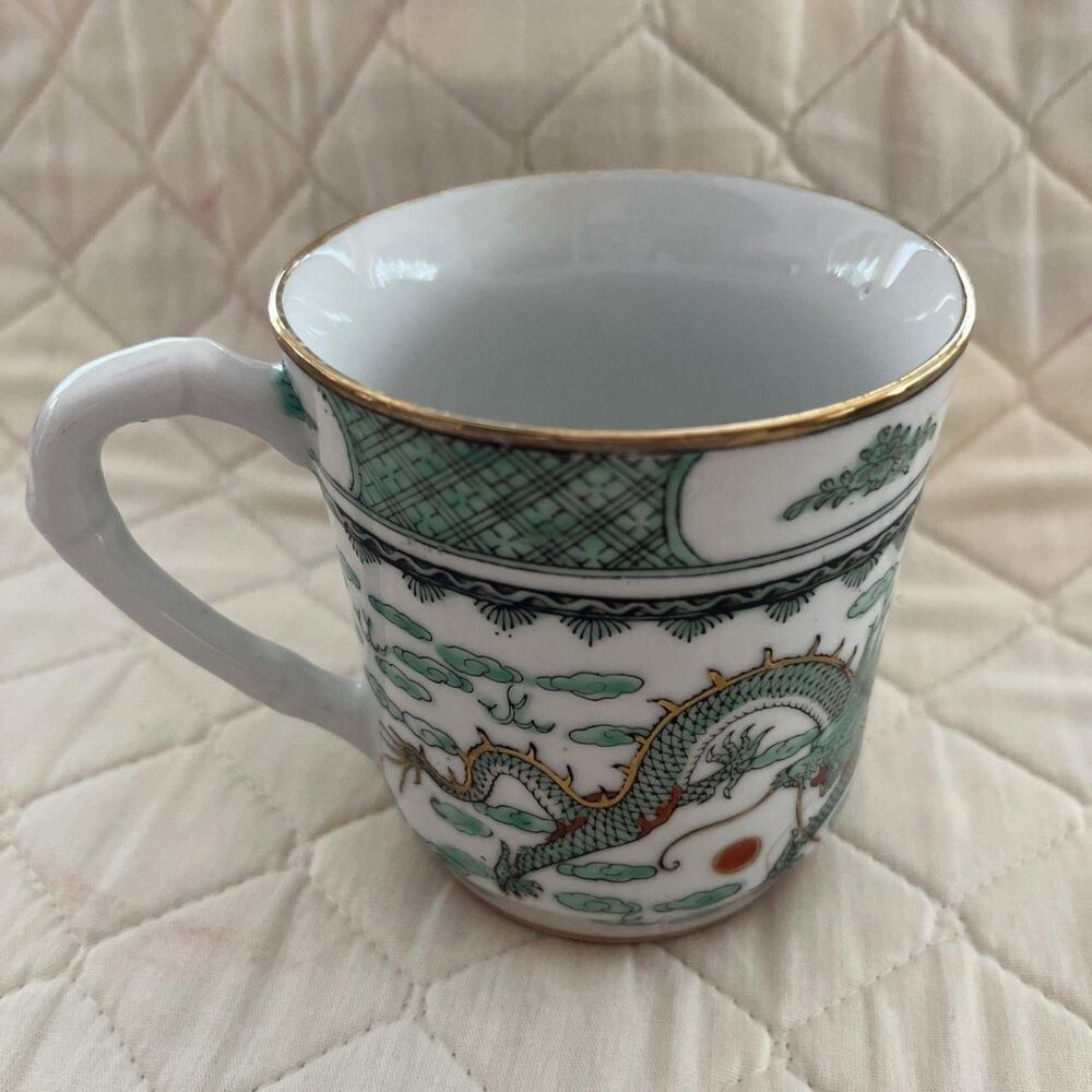 Vintage Chinese Dragon Themed Collectible tea coffee mug